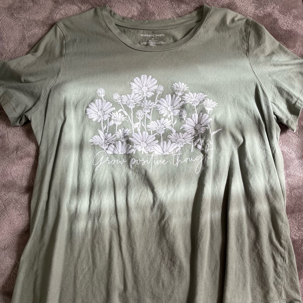 Green and white flower shirt "Grow positive thoughts"